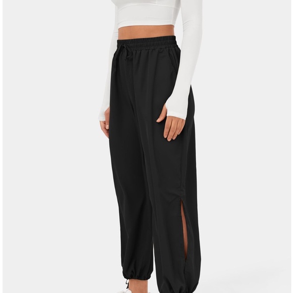 HALARA Pants - Halara Black Split Side Hem Joggers Brand New Size S